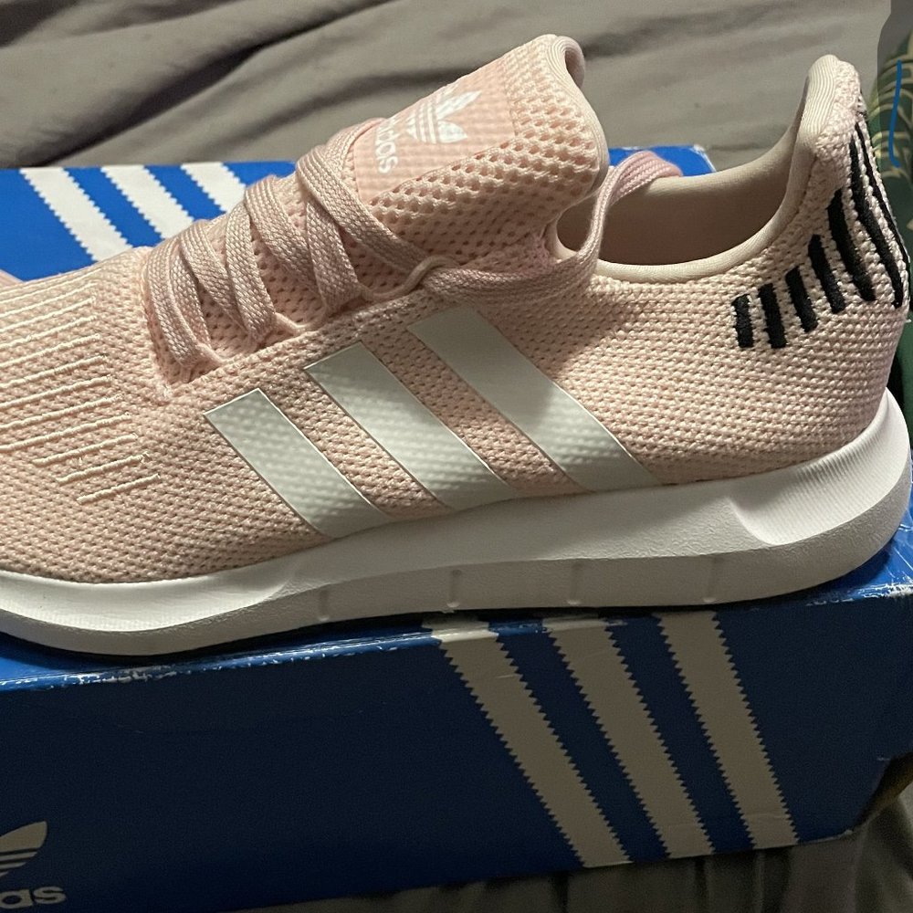 Womens Adidas Swift Run